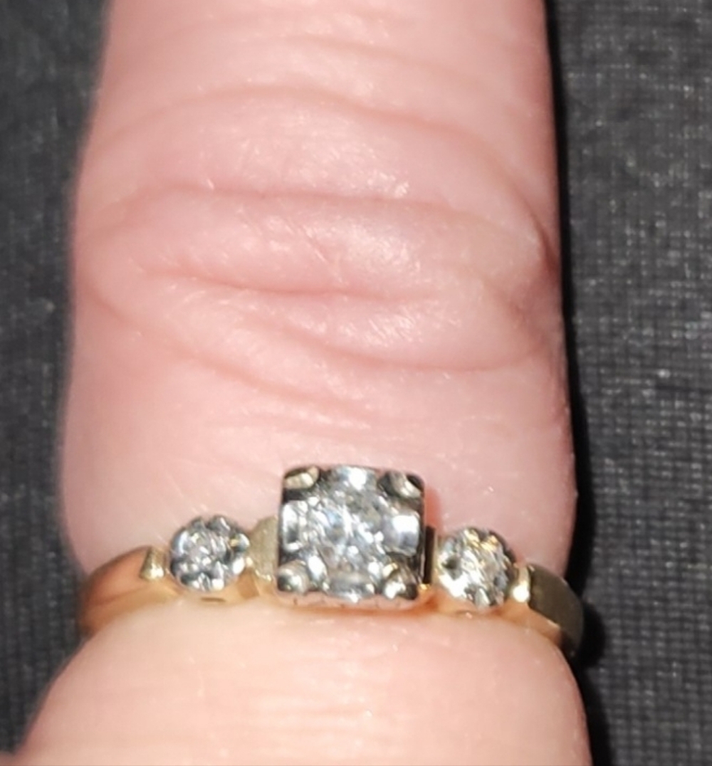 Solid Gold Two-Tone Art Deco Diamond Ring - Picture 11 of 12